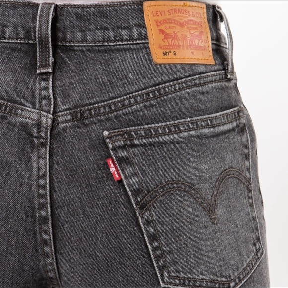 Levi’s 501 Skinny in Black Stick - Picture 2 of 10